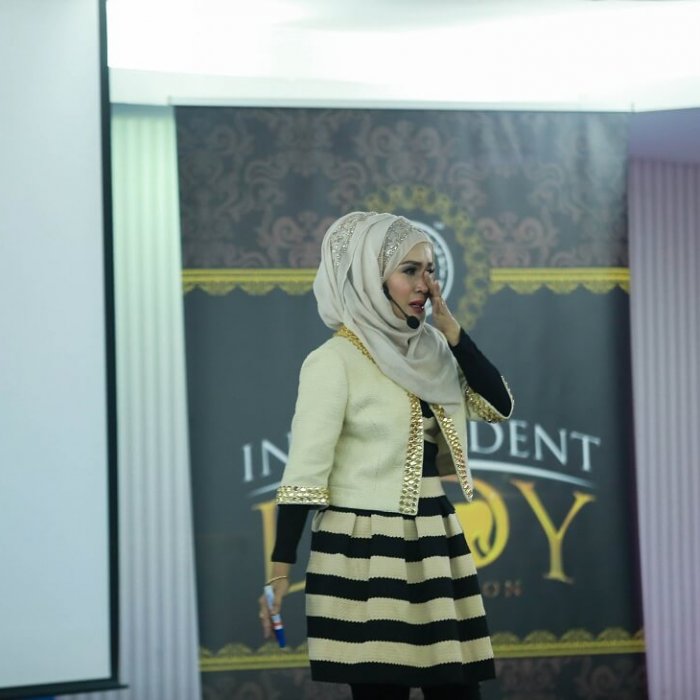 12 Fara LaiQa Seminar Independent Lady